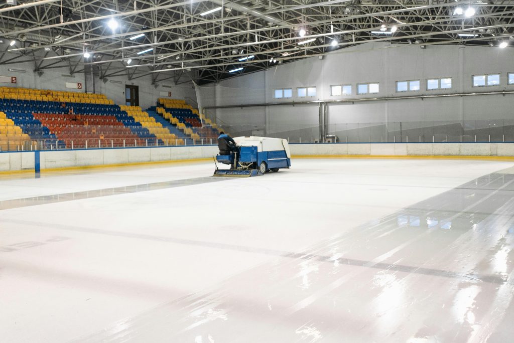 How long is a hockey intermission?  long enough to clean the ice~